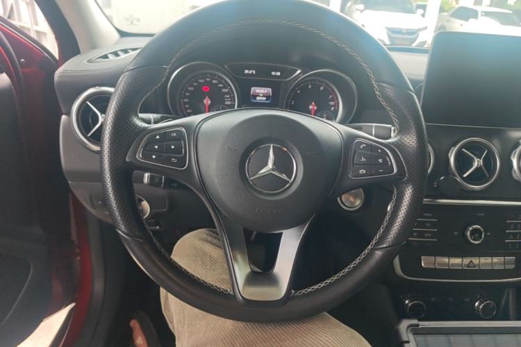 Used Mercedes-Benz GLA 2018 GLA 200 Fashion Model Steering Wheel