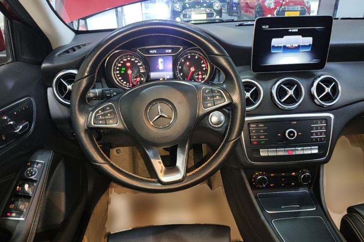 Used Mercedes-Benz GLA 2018 GLA 200 Sport Edition Steering Wheel