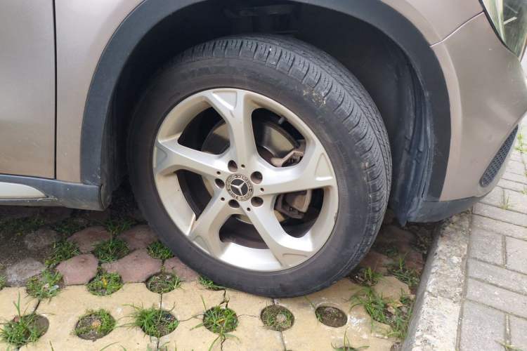 Used Mercedes-Benz GLA 2018 GLA 200 Sport Edition Right Front Wheel Hub