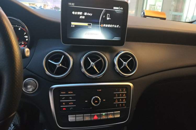 Used Mercedes-Benz GLA 2018 GLA 200 Fashion Model Audio And AC Panel