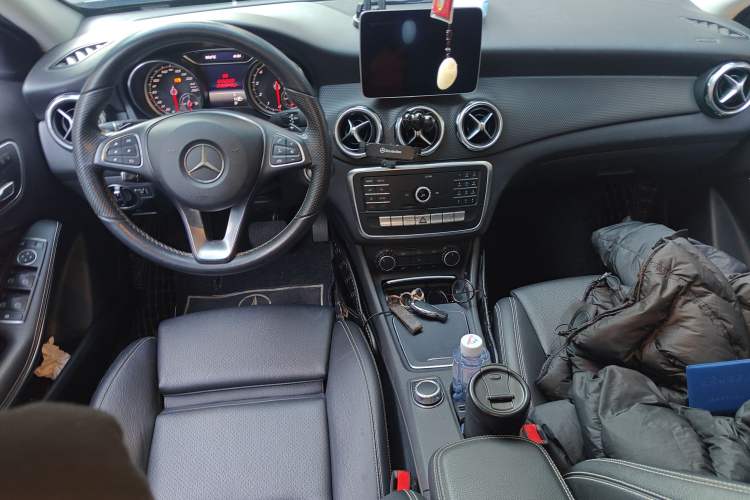 Used Mercedes-Benz GLA 2018 GLA 200 Sport Edition Center Console