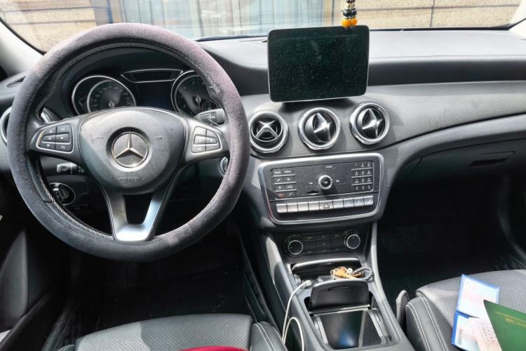 Used Mercedes-Benz GLA 2018 GLA 220 4MATIC Sport Edition Center Console
