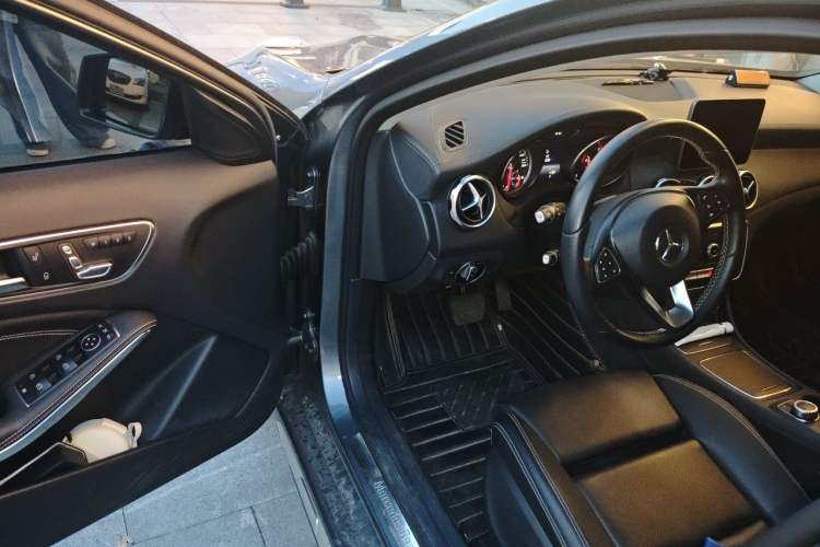 Used Mercedes-Benz GLA 2018 GLA 200 Fashion Model Driver Seat