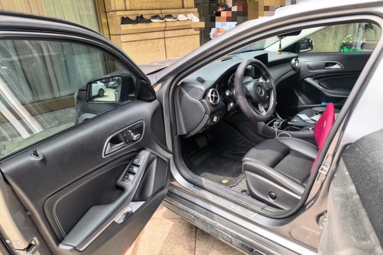 Used Mercedes-Benz GLA 2018 GLA 220 4MATIC Sport Edition Driver Seat