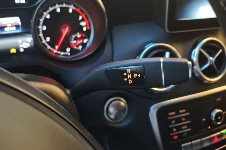 Used Mercedes-Benz GLA 2018 GLA 200 Fashion Model Gear Lever