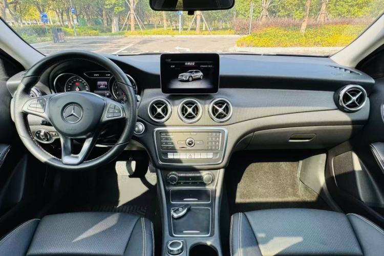 Used Mercedes-Benz GLA 2018 GLA 200 Sport Edition Interior 2