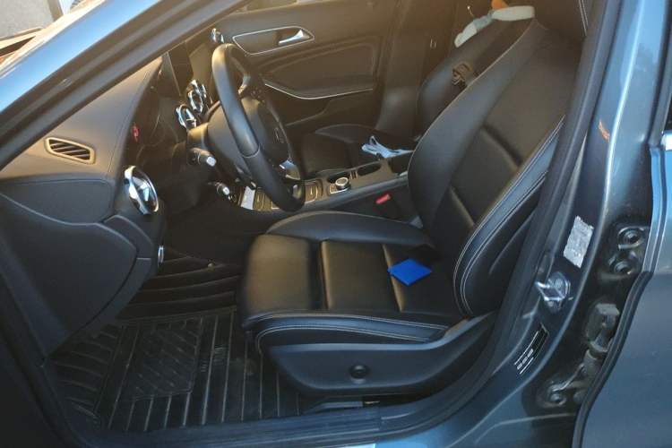 Used Mercedes-Benz GLA 2018 GLA 200 Fashion Model Left Front Seat
