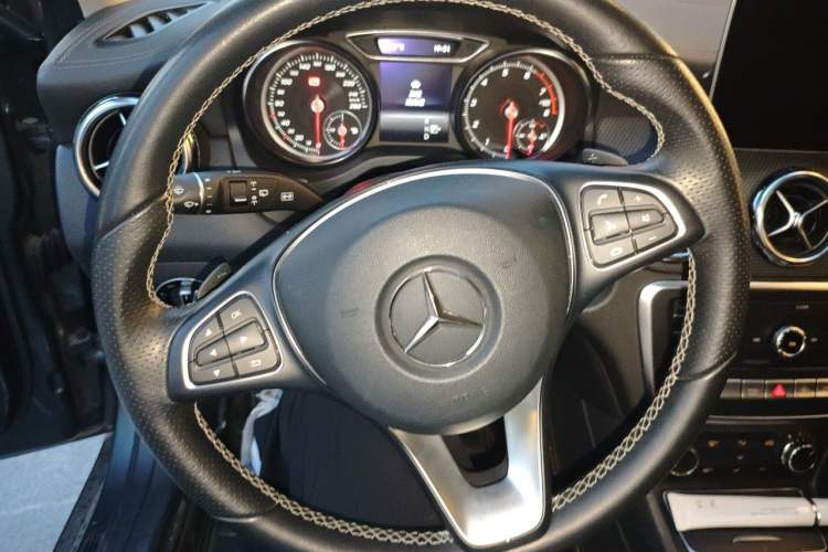 Used Mercedes-Benz GLA 2018 GLA 200 Fashion Model Steering Wheel