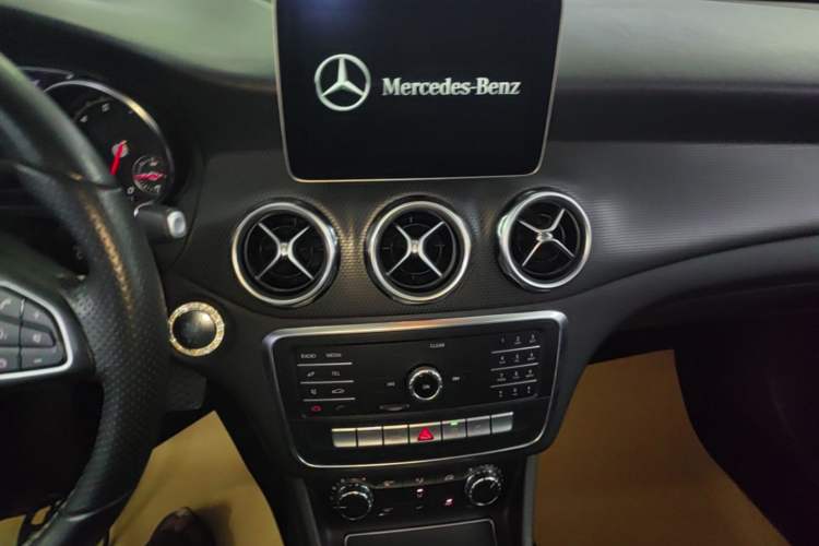 Used Mercedes-Benz GLA 2018 GLA 200 Sport Edition Audio And AC Panel