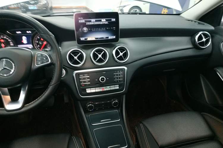 Used Mercedes-Benz GLA 2018 GLA 200 Fashion Model Audio And AC Panel