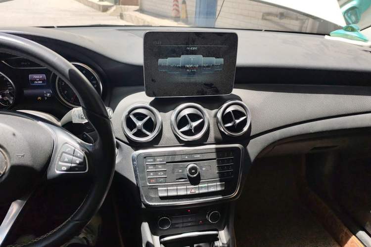 Used Mercedes-Benz GLA 2018 GLA 200 Sport Edition Audio And AC Panel