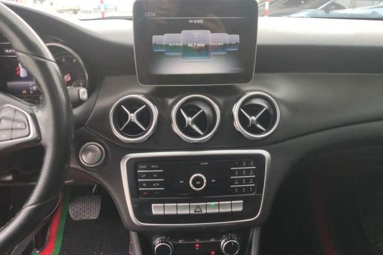 Used Mercedes-Benz GLA 2018 GLA 200 Sport Edition Audio And AC Panel