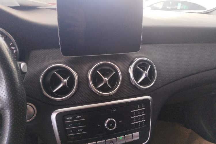 Used Mercedes-Benz GLA 2018 GLA 200 Sport Edition Audio And AC Panel