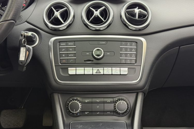 Used Mercedes-Benz GLA 2018 GLA 200 Sport Edition Audio And AC Panel