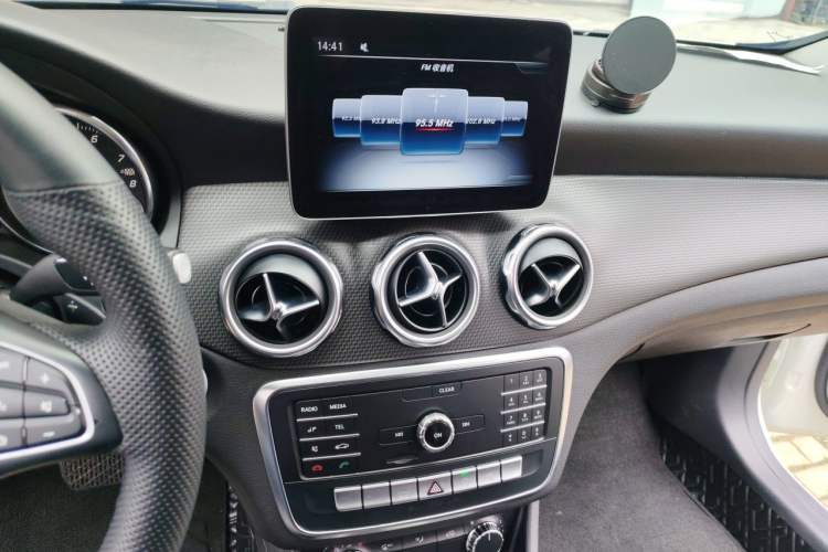 Used Mercedes-Benz GLA 2018 GLA 200 Sport Edition Audio And AC Panel