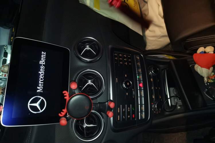 Used Mercedes-Benz GLA 2018 GLA 220 4MATIC Sport Edition Audio And AC Panel