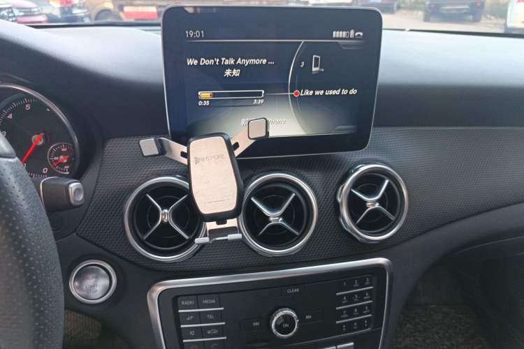 Used Mercedes-Benz GLA 2018 GLA 200 Sport Edition Audio And AC Panel