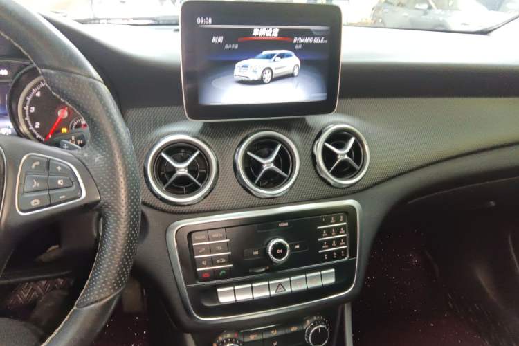 Used Mercedes-Benz GLA 2018 GLA 200 Sport Edition Audio And AC Panel