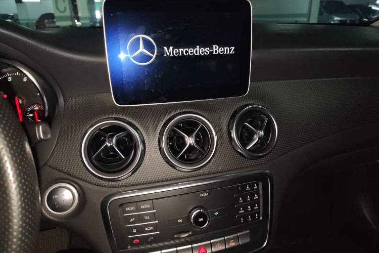 Used Mercedes-Benz GLA 2018 GLA 200 Sport Edition Audio And AC Panel