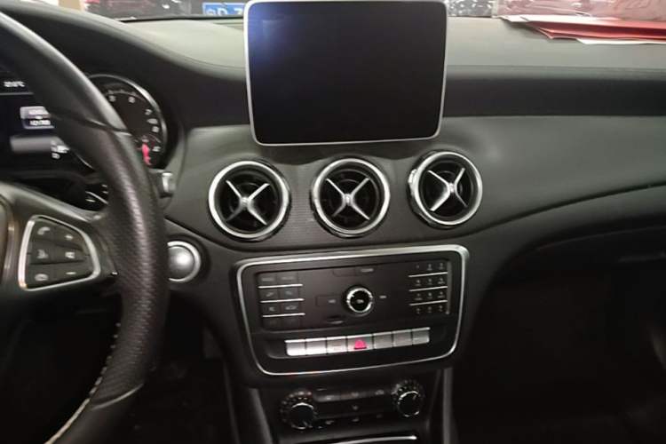 Used Mercedes-Benz GLA 2018 GLA 200 Fashion Model Audio And AC Panel