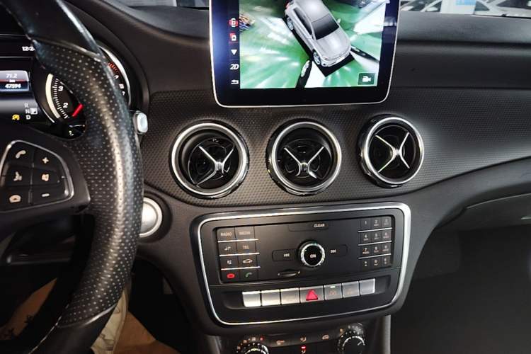 Used Mercedes-Benz GLA 2018 GLA 200 Sport Edition Audio And AC Panel