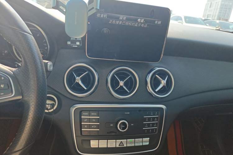 Used Mercedes-Benz GLA 2018 GLA 200 Sport Edition Audio And AC Panel