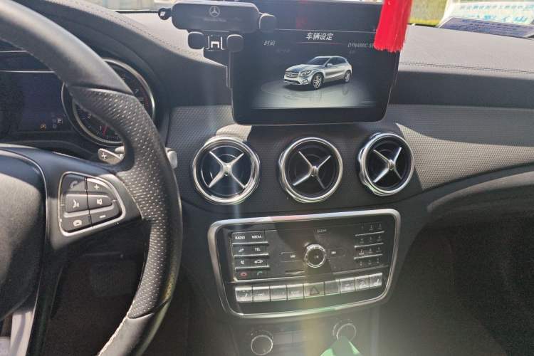 Used Mercedes-Benz GLA 2018 GLA 220 4MATIC Sport Edition Audio And AC Panel