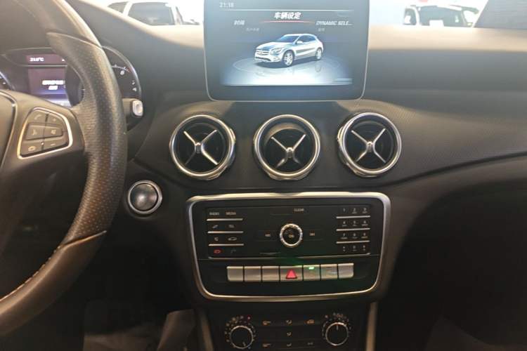 Used Mercedes-Benz GLA 2018 GLA 200 Sport Edition Audio And AC Panel