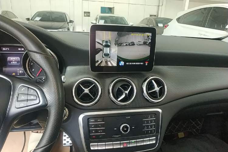 Used Mercedes-Benz GLA 2018 GLA 220 4MATIC Sport Edition Audio And AC Panel