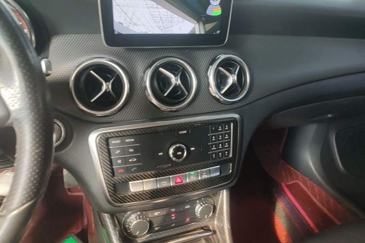 Used Mercedes-Benz GLA 2018 GLA 200 Fashion Model Audio And AC Panel