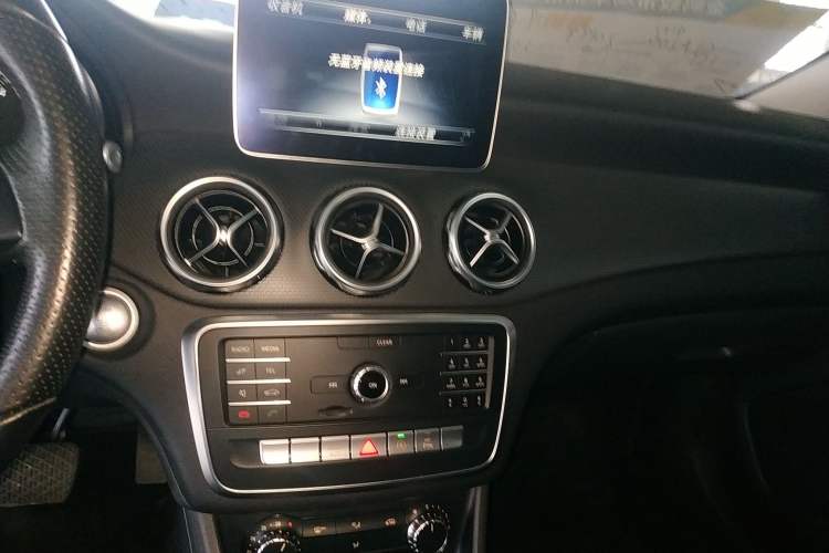 Used Mercedes-Benz GLA 2018 GLA 200 Sport Edition Audio And AC Panel