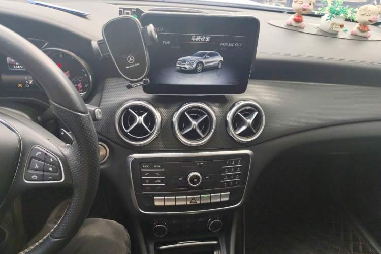 Used Mercedes-Benz GLA 2018 GLA 200 Fashion Model Audio And AC Panel