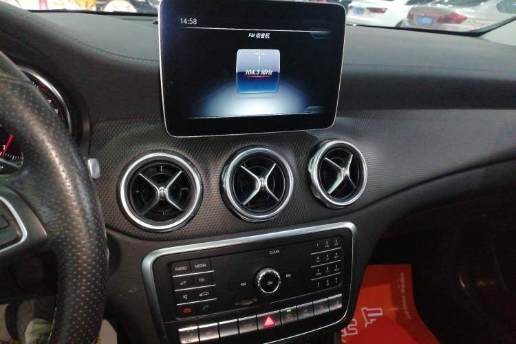 Used Mercedes-Benz GLA 2018 GLA 220 4MATIC Sport Edition Audio And AC Panel