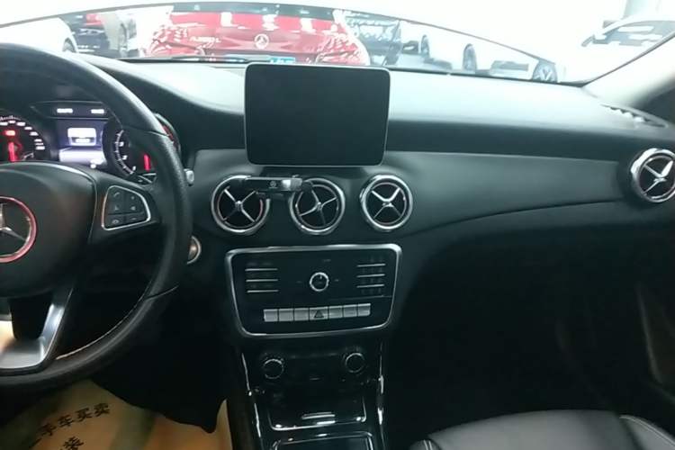 Used Mercedes-Benz GLA 2018 GLA 200 Fashion Model Audio And AC Panel