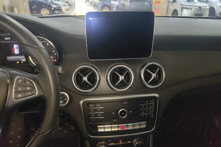 Used Mercedes-Benz GLA 2018 GLA 200 Sport Edition Audio And AC Panel