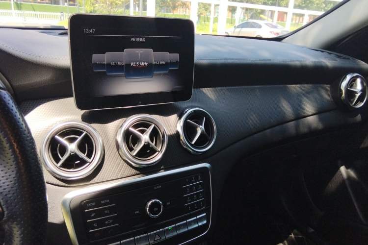 Used Mercedes-Benz GLA 2018 GLA 220 4MATIC Sport Edition Audio And AC Panel