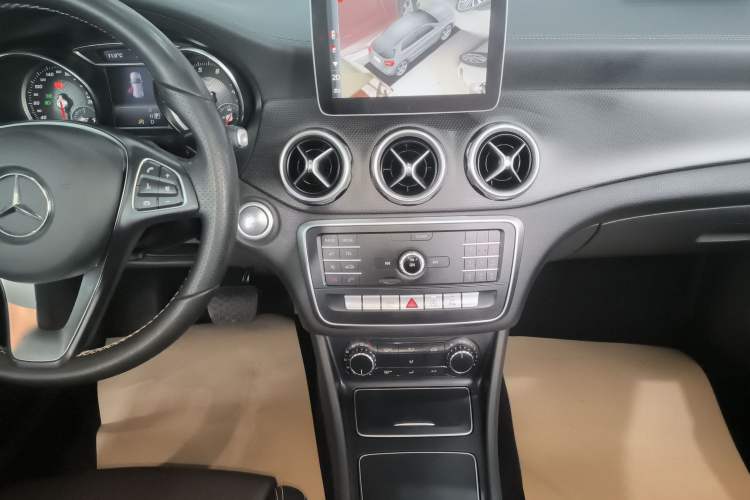 Used Mercedes-Benz GLA 2018 GLA 200 Fashion Model Audio And AC Panel