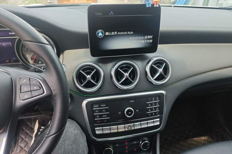 Used Mercedes-Benz GLA 2018 GLA 220 4MATIC Sport Edition Audio And AC Panel
