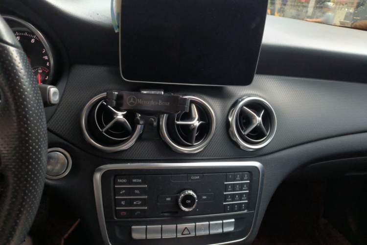Used Mercedes-Benz GLA 2018 GLA 200 Sport Edition Audio And AC Panel