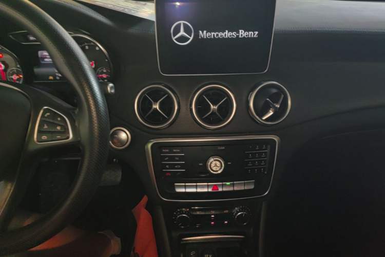 Used Mercedes-Benz GLA 2018 GLA 200 Fashion Model Audio And AC Panel