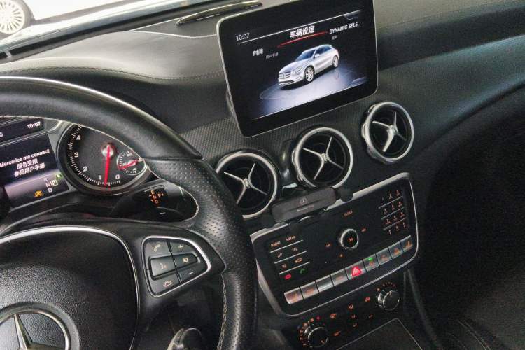 Used Mercedes-Benz GLA 2018 GLA 220 4MATIC Sport Edition Audio And AC Panel