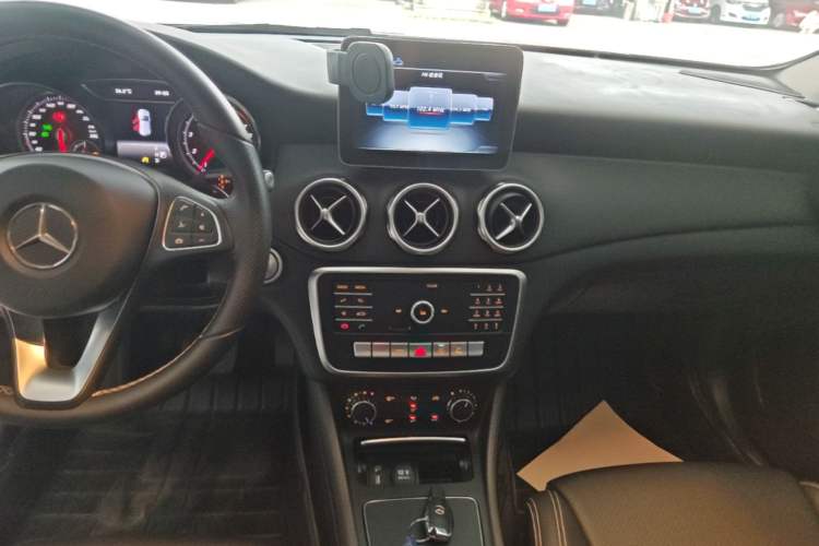 Used Mercedes-Benz GLA 2018 GLA 200 Sport Edition Audio And AC Panel