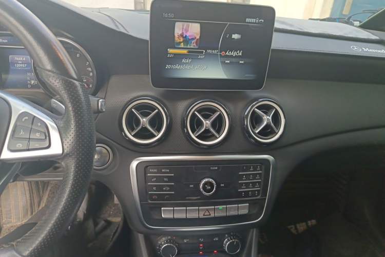Used Mercedes-Benz GLA 2018 GLA 200 Sport Edition Audio And AC Panel