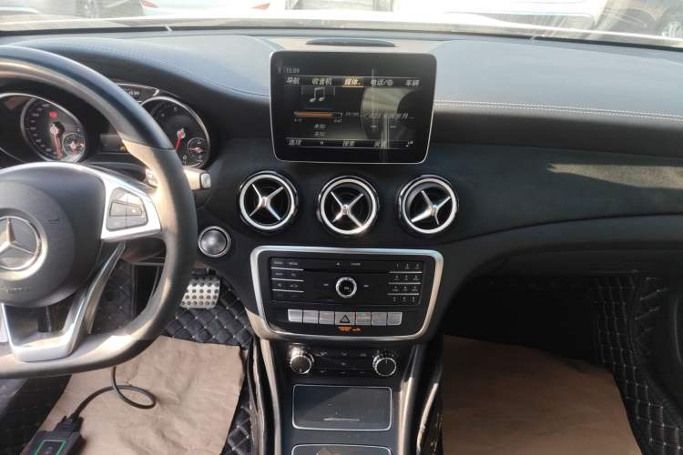 Used Mercedes-Benz GLA 2018 GLA 200 Polar Limited Edition Audio And AC Panel