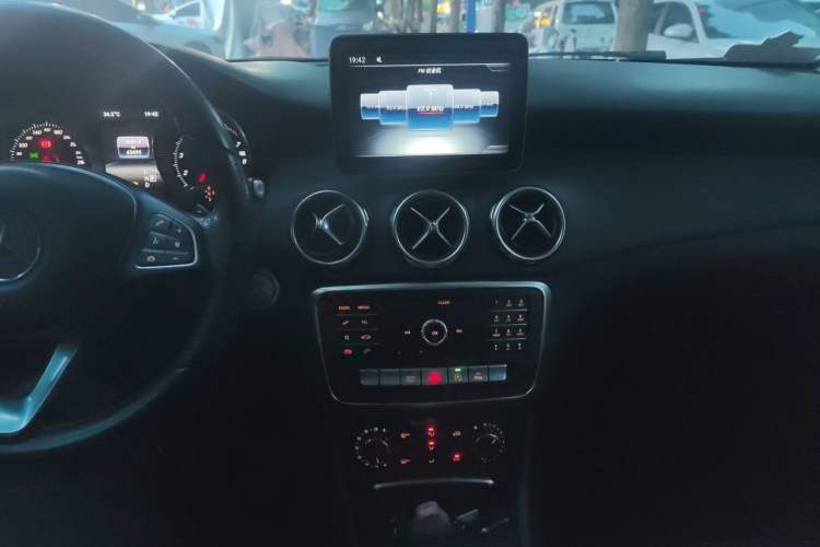 Used Mercedes-Benz GLA 2018 GLA 200 Sport Edition Audio And AC Panel