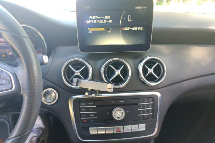 Used Mercedes-Benz GLA 2018 GLA 200 Sport Edition Audio And AC Panel
