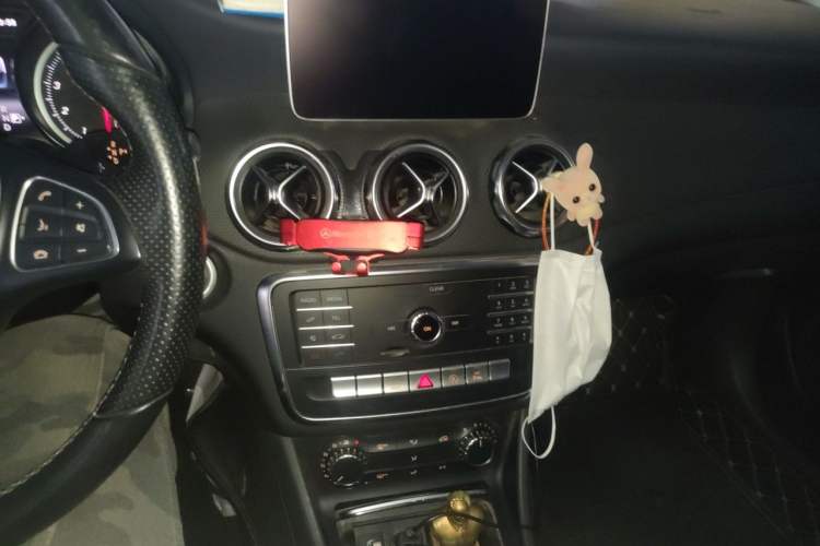 Used Mercedes-Benz GLA 2018 GLA 200 Sport Edition Audio And AC Panel