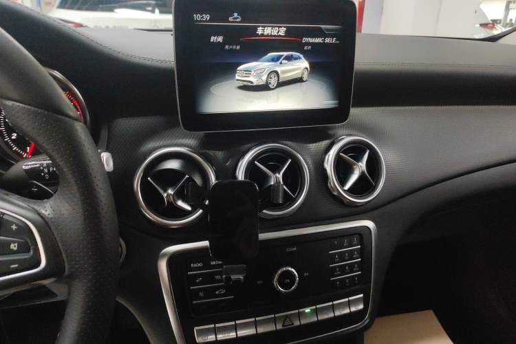 Used Mercedes-Benz GLA 2018 GLA 220 4MATIC Sport Edition Audio And AC Panel
