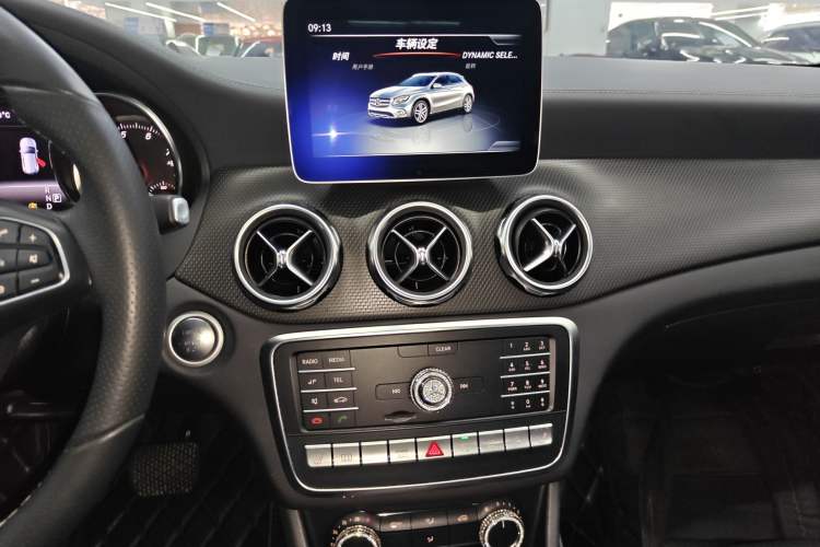 Used Mercedes-Benz GLA 2018 GLA 220 4MATIC Sport Edition Audio And AC Panel