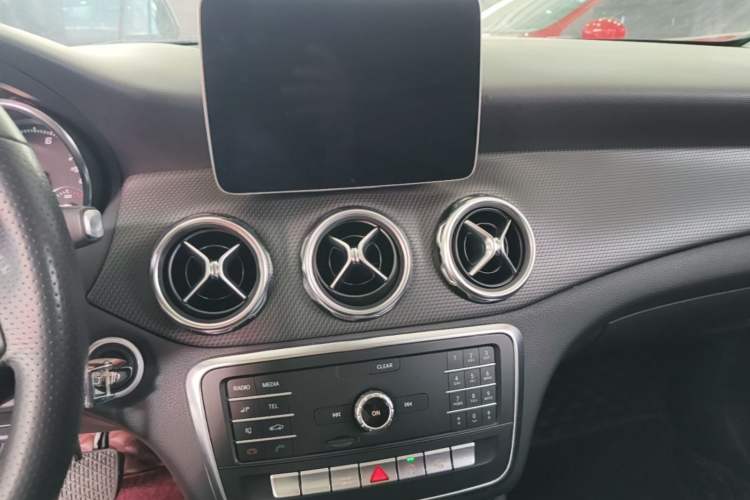 Used Mercedes-Benz GLA 2018 GLA 200 Sport Edition Audio And AC Panel